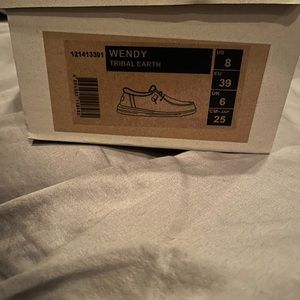 Women’s Hey Dudes Size 8